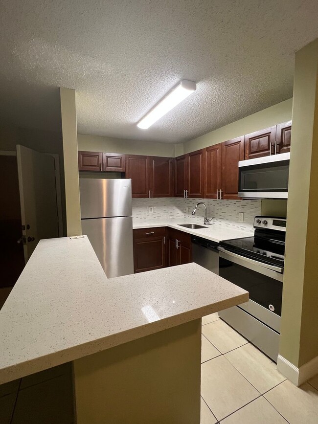 Updated 2 Bed, 2 Bath 1st Floor Condo with... - Updated 2 Bed, 2 Bath 1st Floor Condo with...