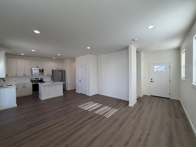 Foto del edificio - Beautiful New Construction- 3 bed, 2.5 ba, Quartz Countertops & Fenced Backyard