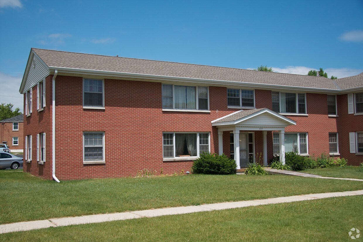Building Photo - 839 Birchwood Rd