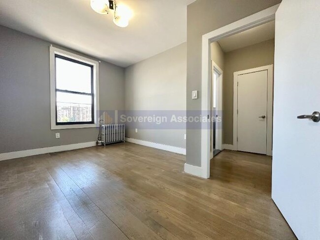 Building Photo - 12 Pinehurst Ave