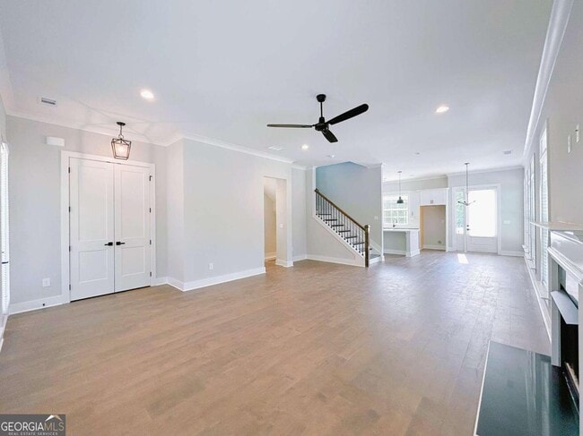 Building Photo - 1055 Adam Cir