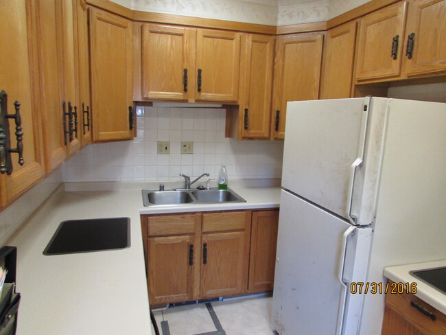Kitchen - 123 S Brittingham Pl