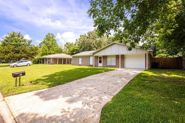 Building Photo - 3 Bedroom 2 Bath For Rent In Ocean Springs!!