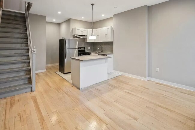 Building Photo - 1124 Herkimer St