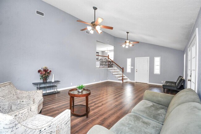 Building Photo - 20203 Live Oak