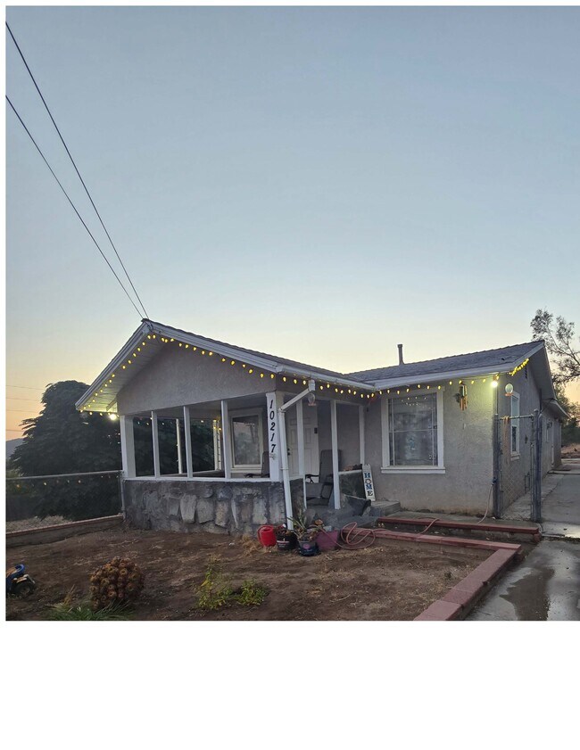 Foto del edificio - 10217 Yorba St