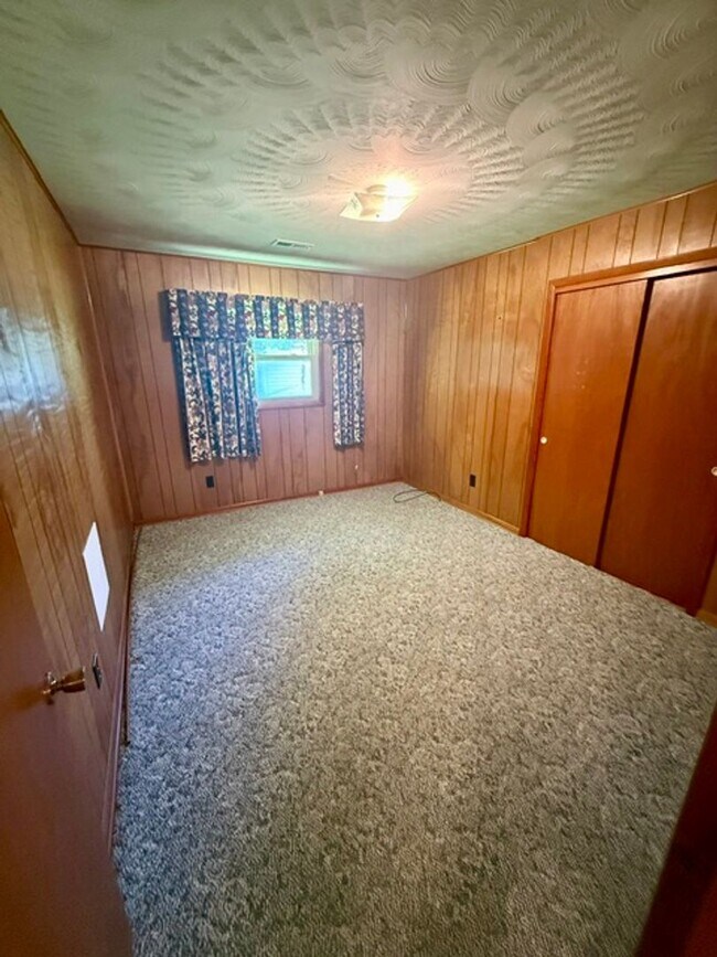 Foto del edificio - 3 Bedroom 1 Full Bath 2 Half bath Brick house for Rent