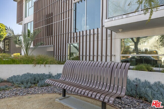 Foto del edificio - 1345 Havenhurst Dr