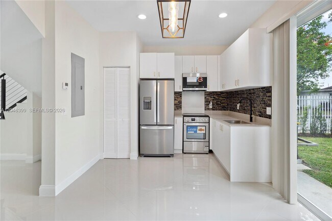 Building Photo - 1252 NW 39th St