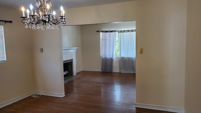 Looking in living room from dining room - 2525 Richmond Ave