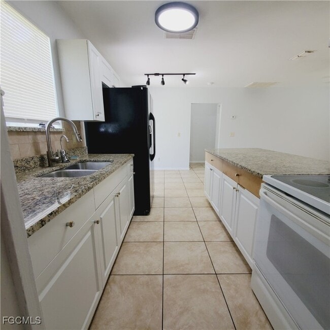 Foto del edificio - 2433 Lola Ave S