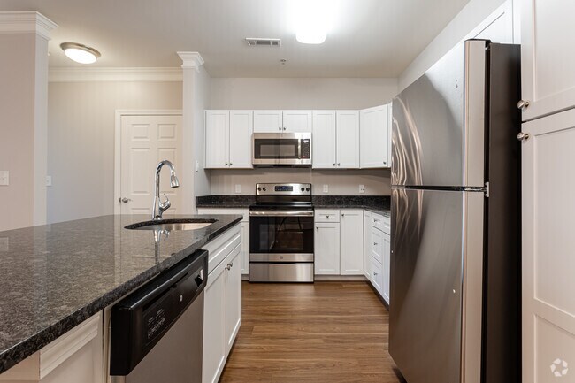 2BR, 2BA - The Commons at Boston Road