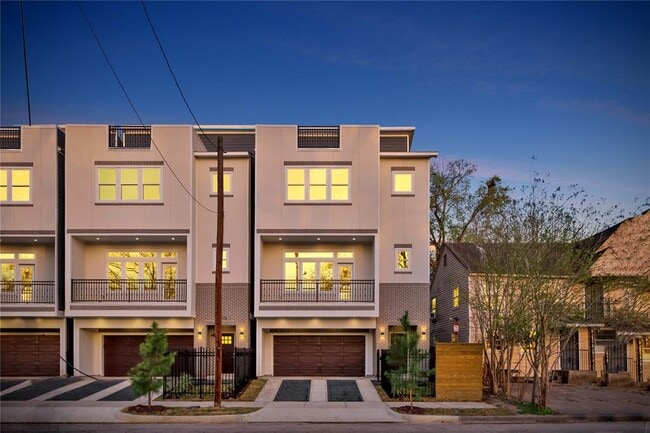 Building Photo - 2118 Hadley St