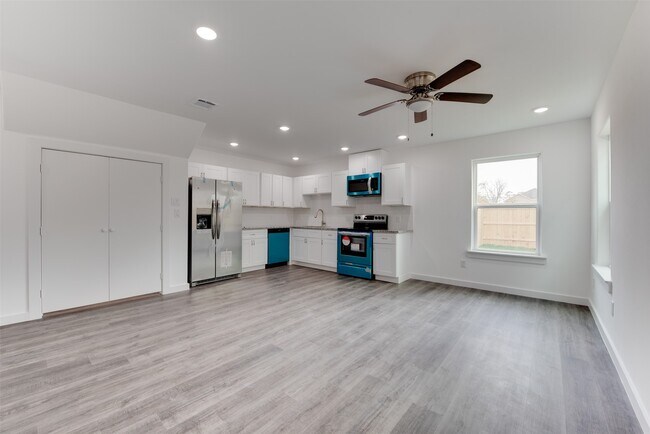 Foto del edificio - 8126 Sterlingshire St