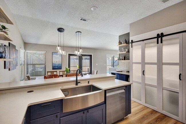 Foto del edificio - 13005 Meadowbreeze Dr