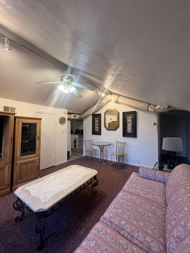 Building Photo - 466 Derby Ave