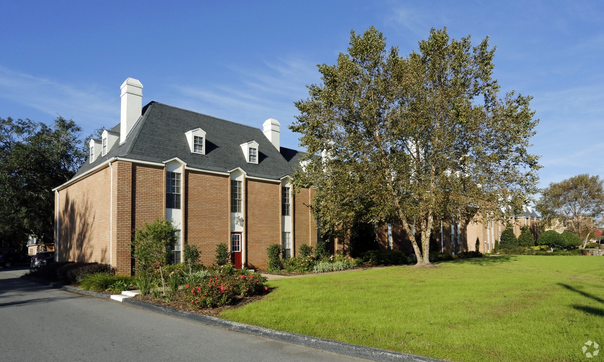 Cordova Regency Apartments in Pensacola, FL