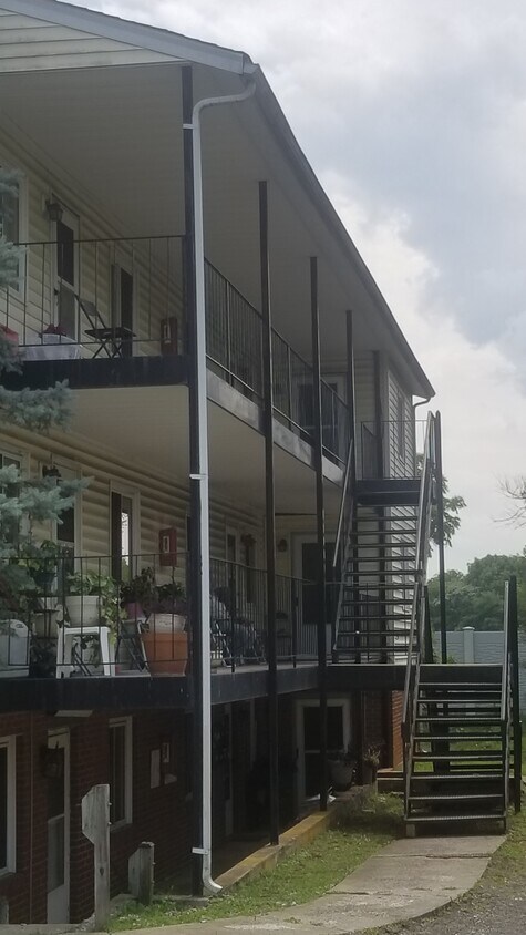 Foto del edificio - 908 Greenhurst Ave NW