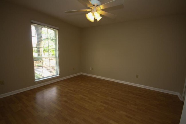 Foto del edificio - 1813 Holly Flower Ln