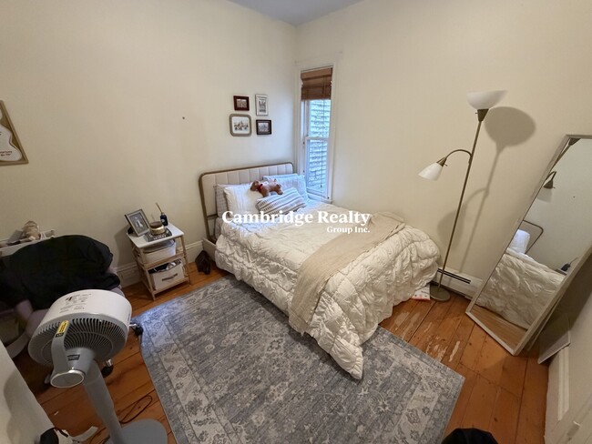 Building Photo - 44 Delle Ave