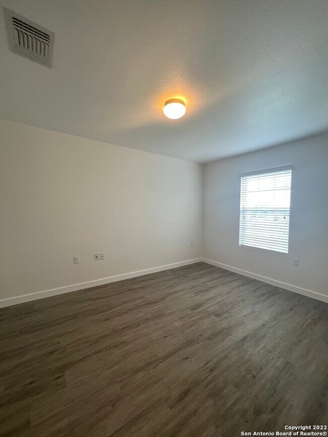 Foto del edificio - 9116 China Rose Dr