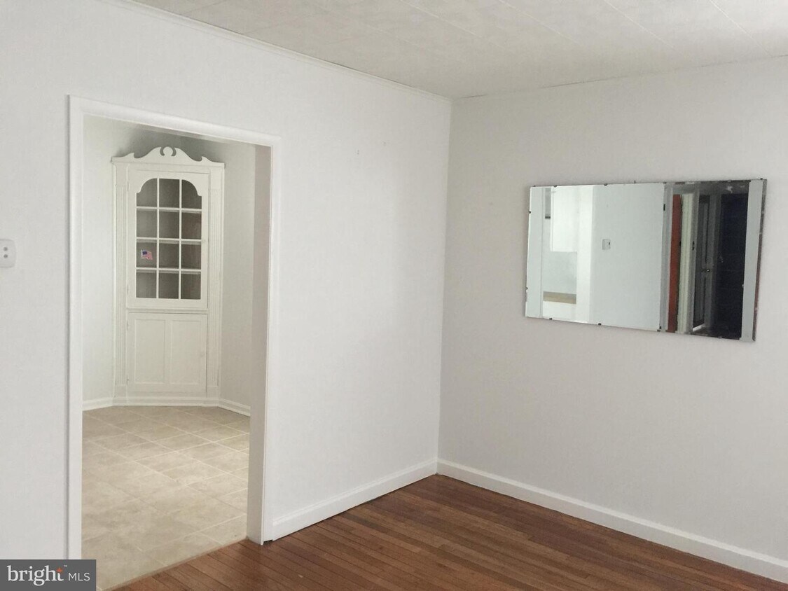 Primary Photo - 232 Kells Ave
