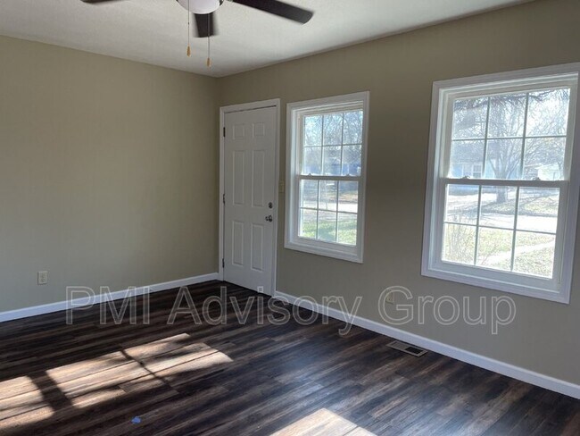 Foto del edificio - 940 SE Pinecrest Dr