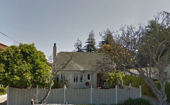 Photo - 616 N Claremont St Apartment