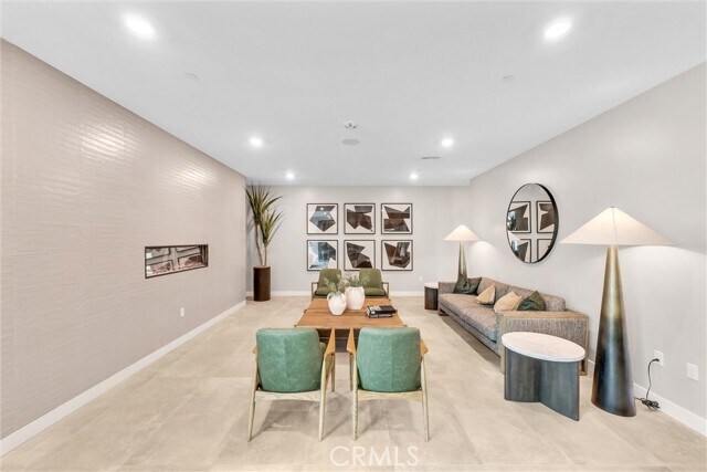 Building Photo - 2209 Rivington