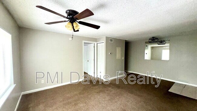 Building Photo - 1845 Lindberg Dr