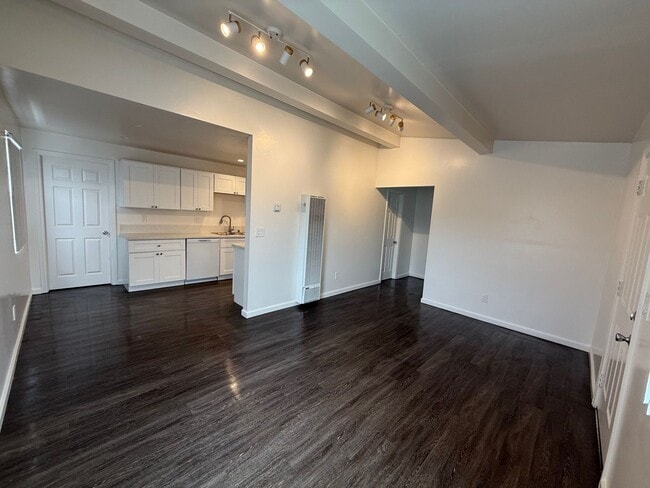 Building Photo - La Jolla Mesa Drive 1 Bed/1 Bath