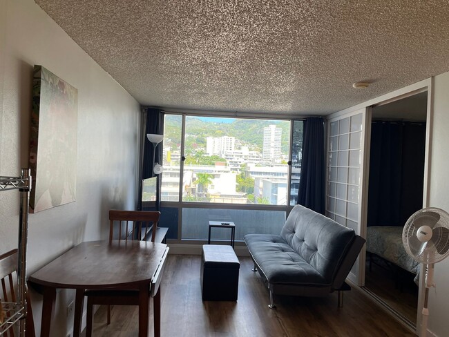 Building Photo - Kewalo Gardens 1 bedroom, 1 bath unit w/ 1...