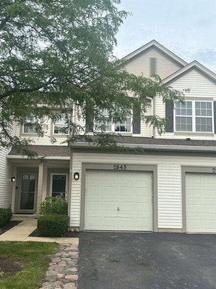 Building Photo - 2845 Falling Waters Dr