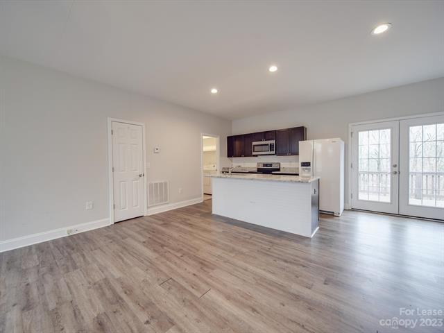 Building Photo - 824 Woodrun Dr