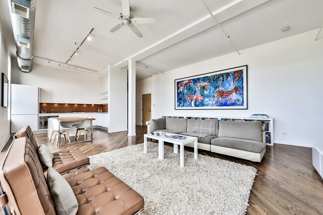 Foto del edificio - 1735 W Diversey Pkwy
