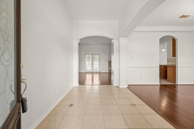 Foto del edificio - 3303 Hickory Knoll Dr