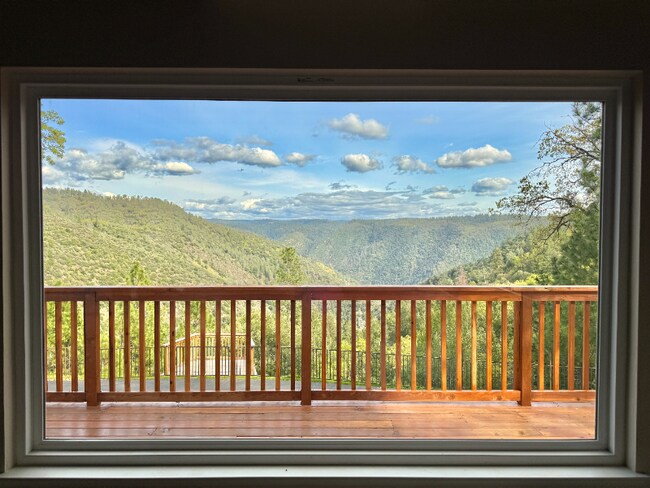 Foto del edificio - 21540 River Pine Ct