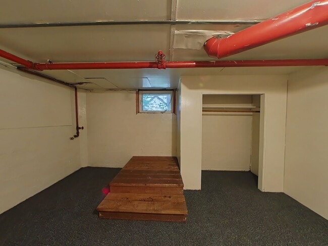 Building Photo - Room ~ Close to Campus