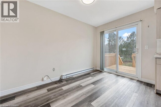 Photo du bâtiment - 30 Rowanwood Ave