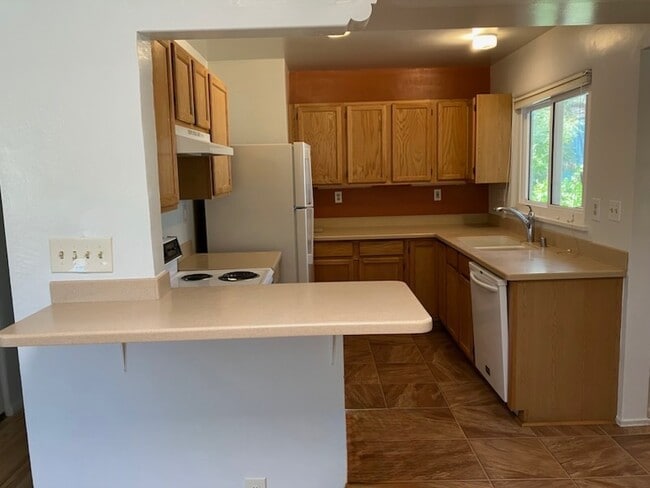 Building Photo - 214 Sereno Dr