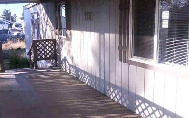 Building Photo - Great New Kingman 2+2 Split Floor plan!