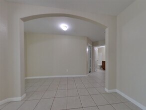 Building Photo - 332 Summer Horse Dr