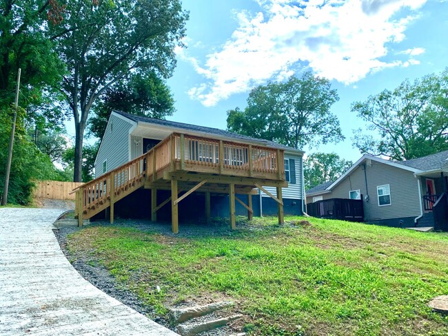 Foto del edificio - 714 Woodlawn Dr