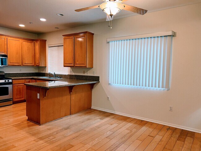 Building Photo - Spacious 3 Bedroom / 2.5 Bathroom Santee H...