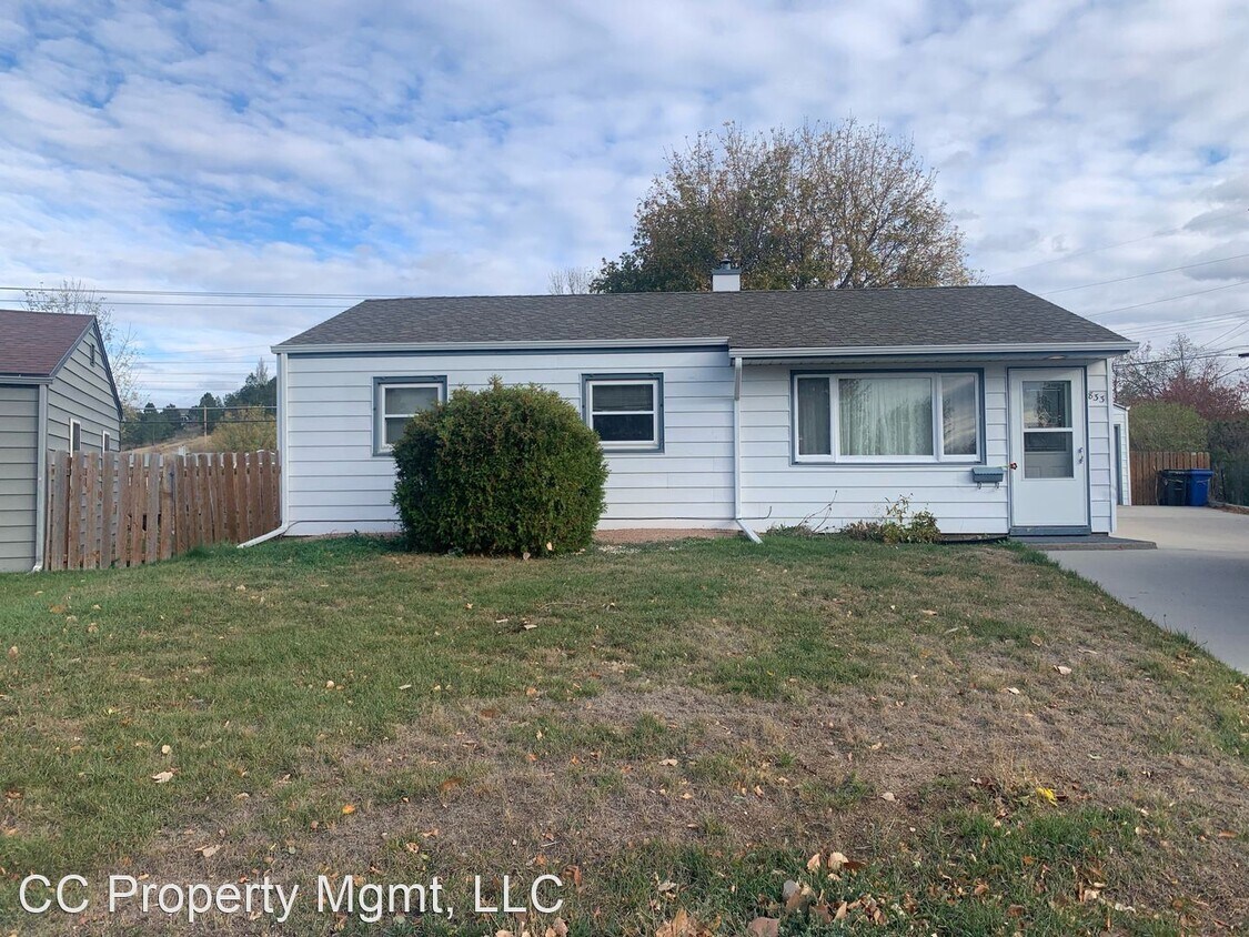 Primary Photo - 3 br, 1 bath House - 833 E Indiana St