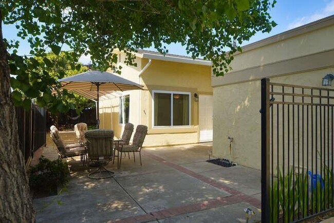 Building Photo - 3463 Youngs Cir