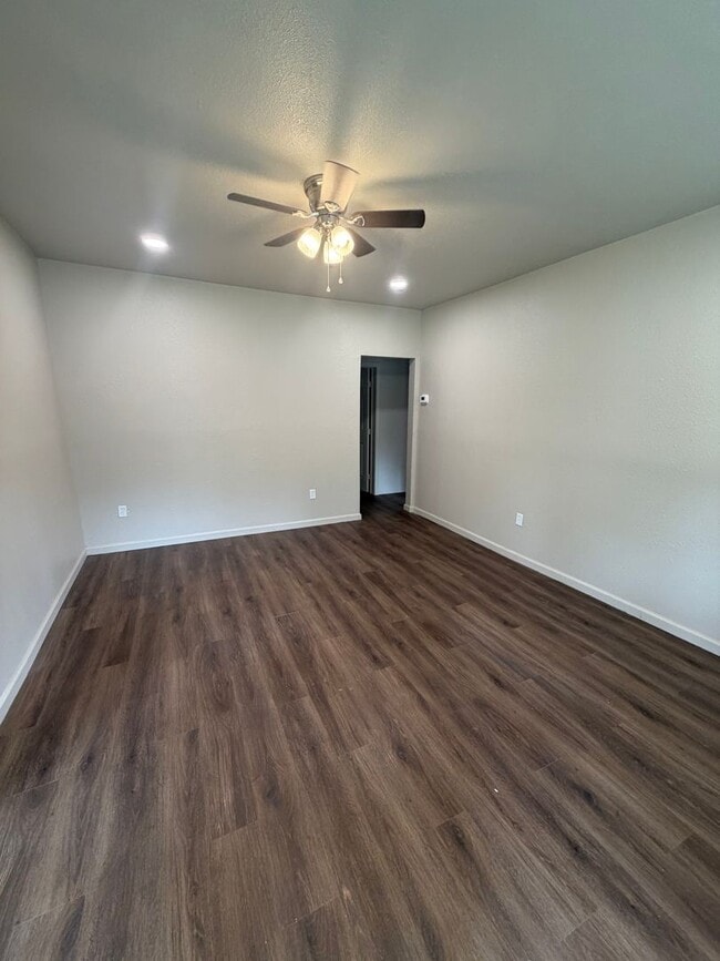 Building Photo - 3 Bedroom 1 Bath Home for RENT