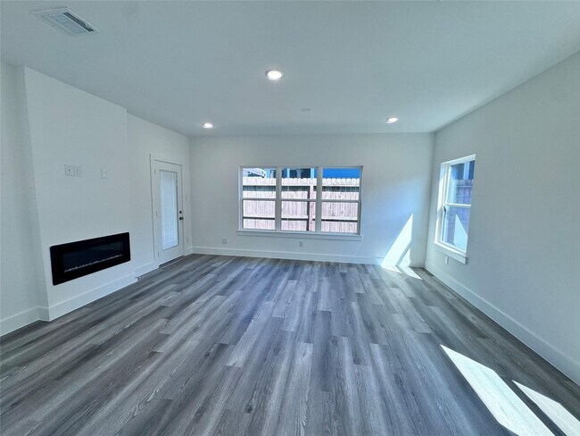Building Photo - 801 Woodard St