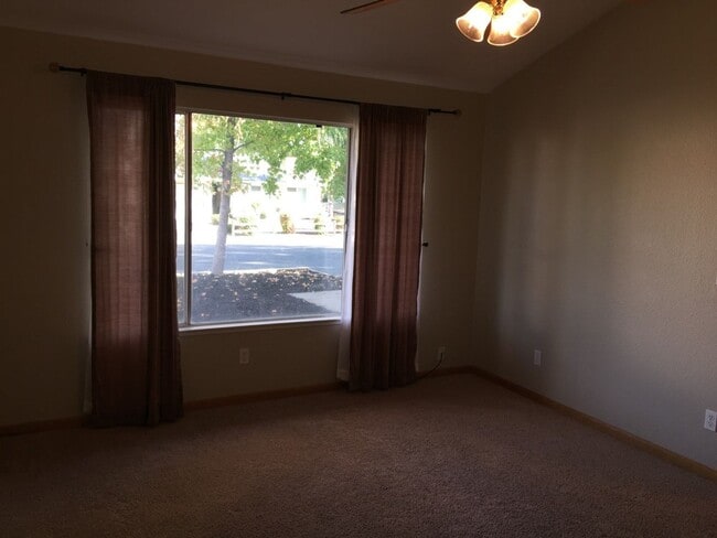 Foto del edificio - Clean Large 4 Bedroom 2 Bathroom Home For Rent - Section 8 Vouchers Accepted.