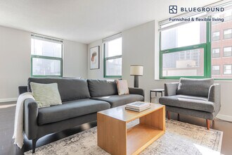 Building Photo - 77 W Huron St